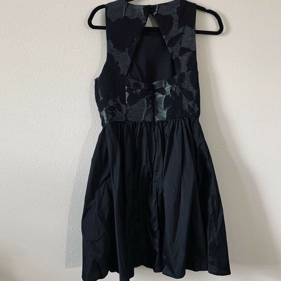 Eva Franco Brighton Metallic Knit Flower Dress - Picture 7 of 7